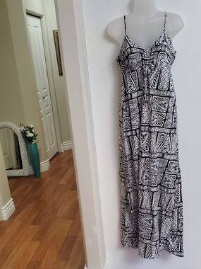 O'Neill B & W 100% Cotton Maxi Dress Fits MEDIUM 34-36 Bust/hip